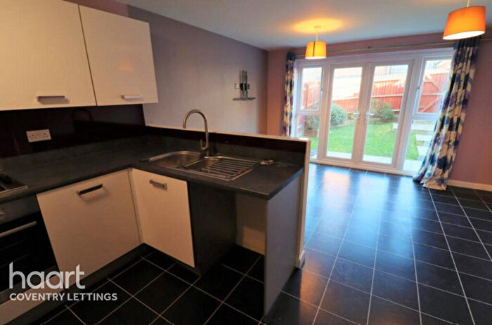 3 Bedroom Town House To Rent In Queen Elizabeth Road, Nuneaton, CV10