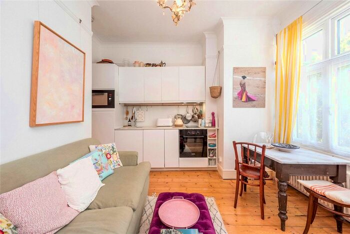 1 Bedroom Flat To Rent In Sheen Road, Richmond, Surrey, TW10