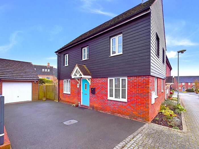 3 Bedroom Semi-Detached House For Sale In Hillside View, Chinnor, OX39