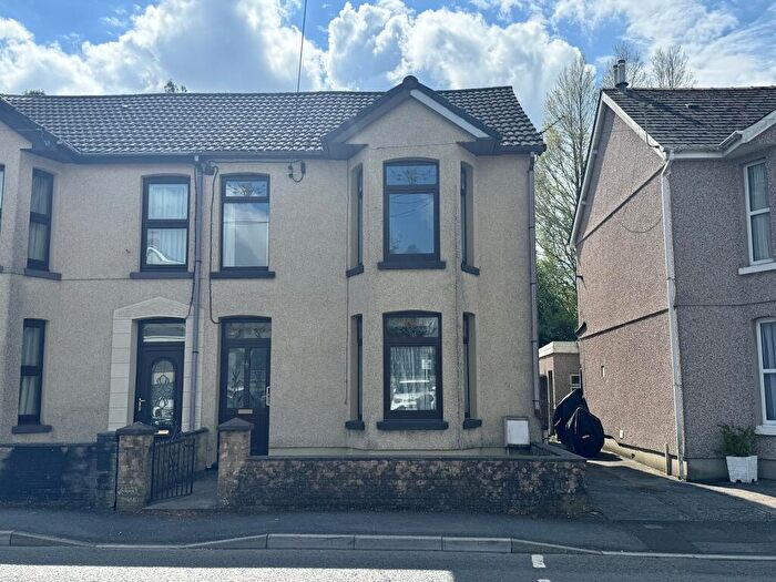 4 Bedroom Semi-Detached House For Sale In Iscennen Road, Ammanford, Carmarthenshire., SA18