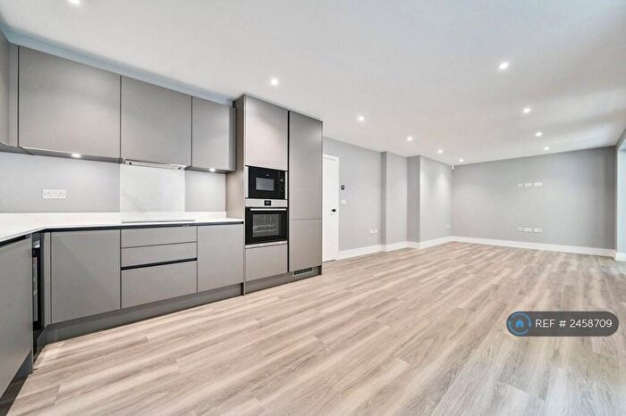 3 Bedroom Flat To Rent In Bromley Avenue, Bromley, BR1