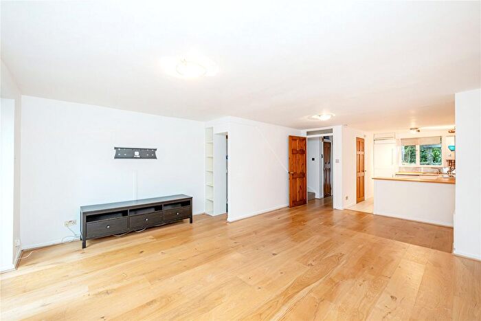 3 Bedroom Maisonette To Rent In Wesley Square, London, W11