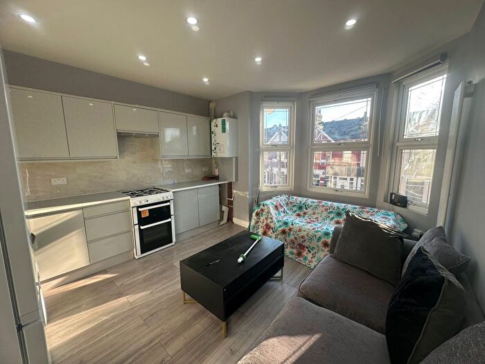 4 Bedroom Flat To Rent In Caulfield Road, East Ham, London, E6
