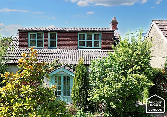 3 Bedroom Detached House For Sale In London Road, Clanfield, Waterlooville, Hampshire, PO8