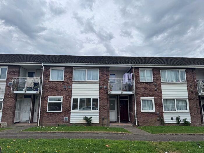 2 Bedroom Flat For Sale In West End Lane, Harlington, Hayes, UB3