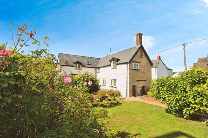 3 Bedroom Cottage For Sale In Purton Stoke, Swindon, SN5