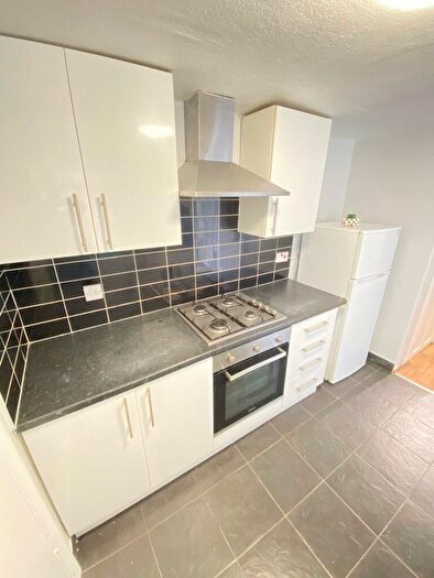 2 Bedroom Flat To Rent In London, E8