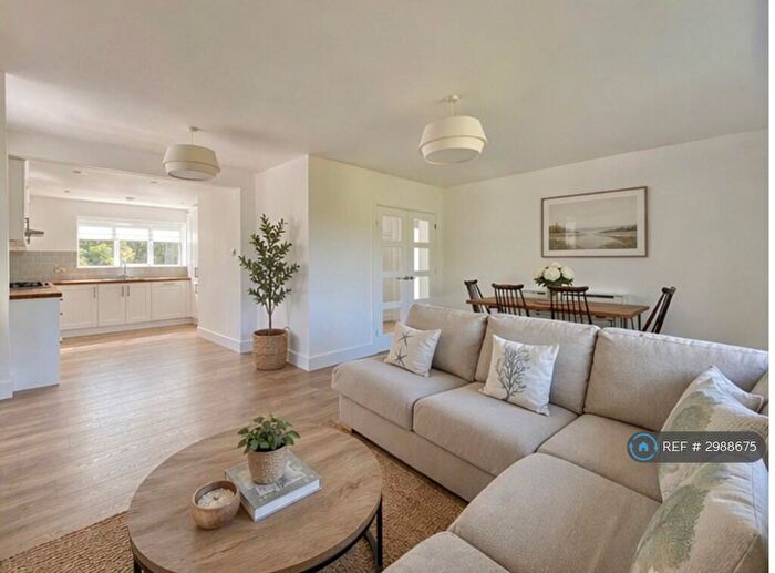 3 Bedroom Flat To Rent In Clarendon Court, Bournemouth, BH4