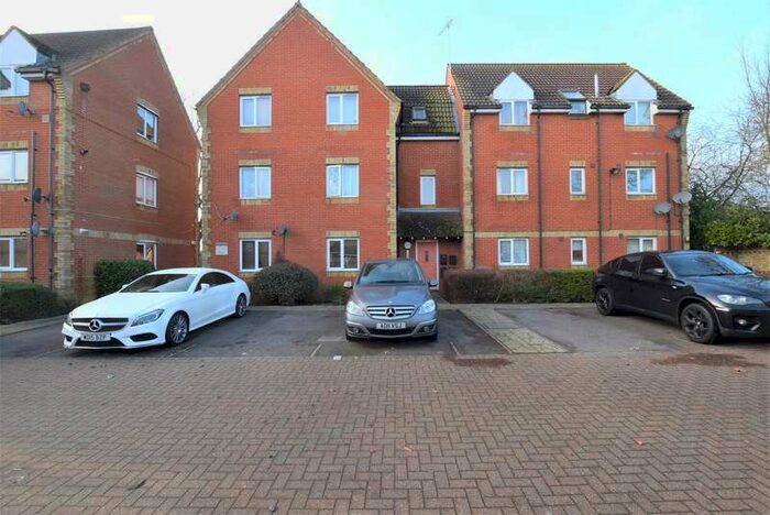 2 Bedroom Flat To Rent In Lupin Close, Rush Green, Romford, Essex, RM7