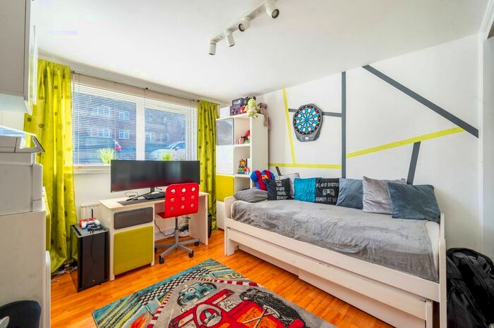 2 Bedroom Flat To Rent In Woodfield Avenue, Streatham Hill, London, SW16