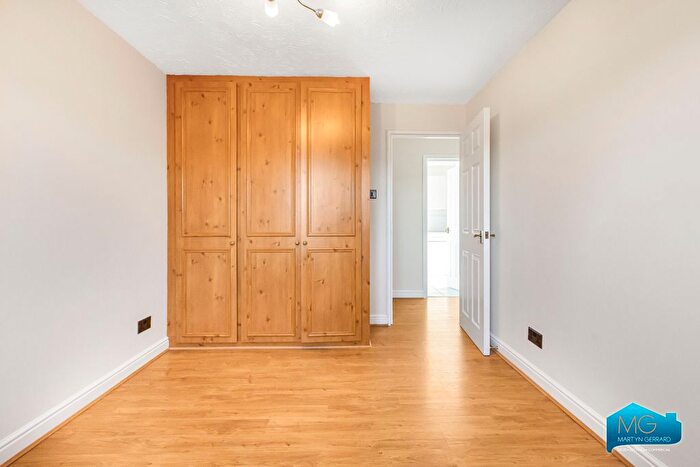 2 Bedroom Flat To Rent In Clarence Close, New Barnet, Hertfordshire, EN4