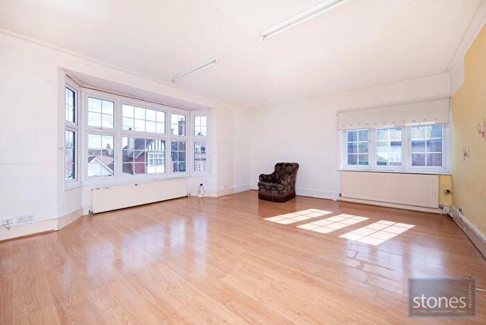 4 Bedroom Apartment To Rent In The Broadway, London, NW7