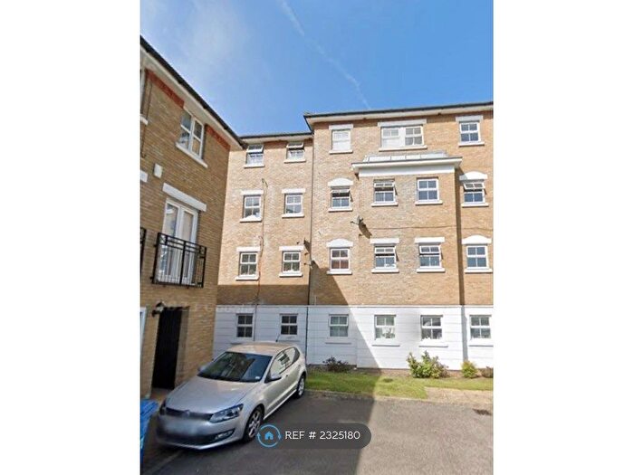 2 Bedroom Flat To Rent In Commercial Way, London, SE15