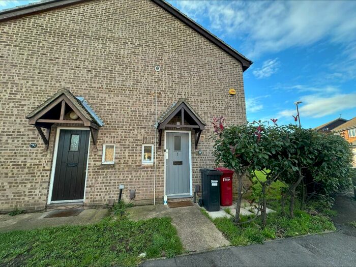 1 Bedroom Terraced House To Rent In Egremont Gardens, Slough, Berkshire, SL1