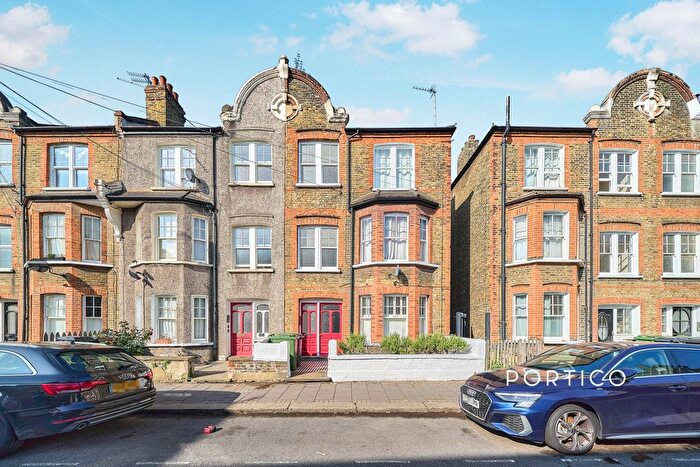 3 Bedroom Flat To Rent In Aristotle Road, London, SW4