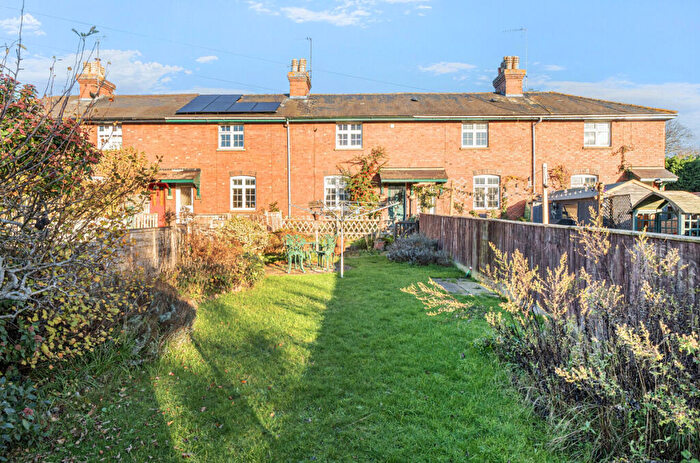 3 Bedroom Terraced House For Sale In Railway Cottages, Goring, Reading, RG8