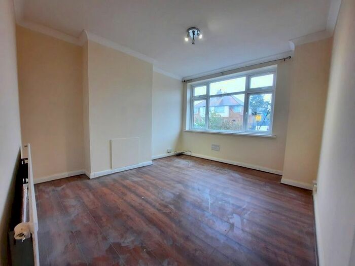 4 Bedroom Semi-Detached House To Rent In Letchworth Avenue, Feltham TW14