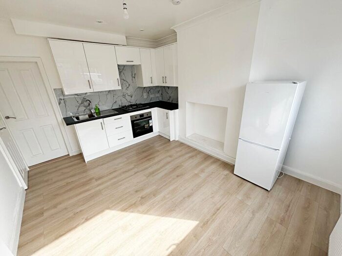 3 Bedroom Semi-Detached House To Rent In Framlingham Place, Sheffield, S2