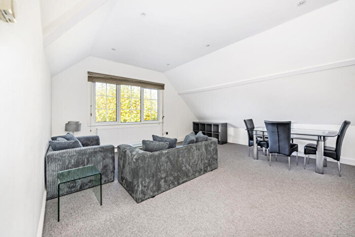 2 Bedroom Apartment To Rent In Brondesbury Park, Brondesbury, London, NW2