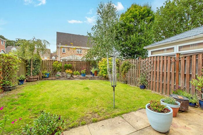 4 Bedroom Semi-detached House For Sale In Buttercup Way, Drighlington, BD11