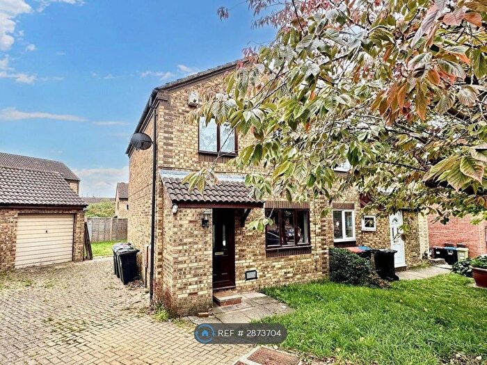 3 Bedroom Semi Detached House To Rent In Goodwood, Milton Keynes, MK8