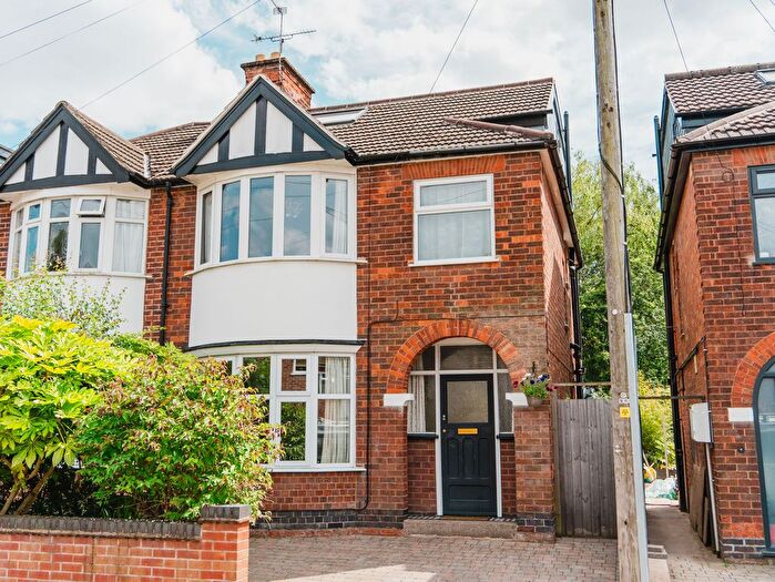 3 Bedroom Semi Detached House For Sale In Stanfell Road, Clarendon Park, LE2