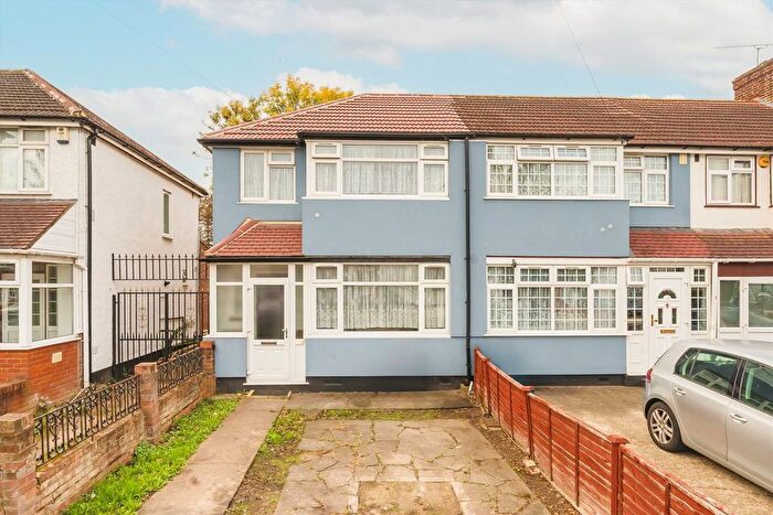 3 Bedroom Property To Rent In Wentworth Road, Southall, UB2