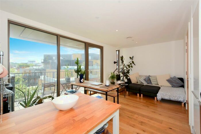 1 Bedroom Flat To Rent In Camberwell Passage, London, SE5