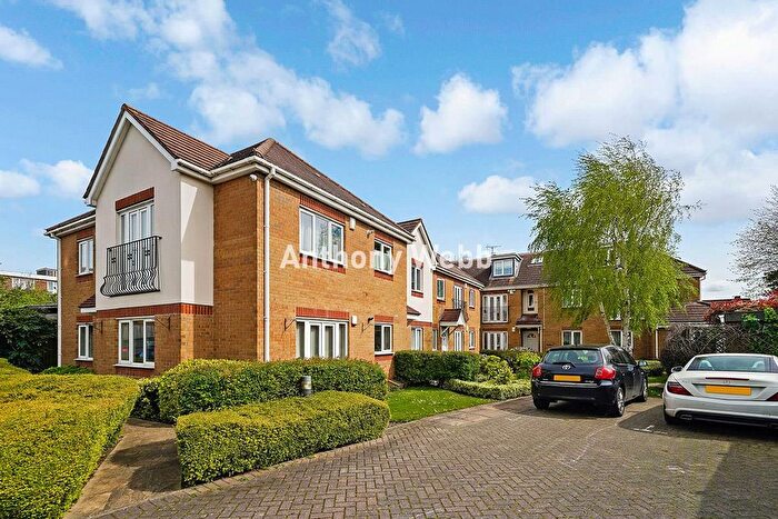 2 Bedroom Flat For Sale In Ashbourne Lodge, Palmers Green, London, N13