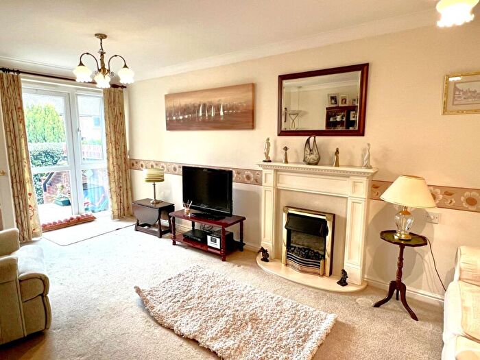 2 Bedroom Apartment For Sale In Wellington Court, Beechwood Avenue, Deal, CT14