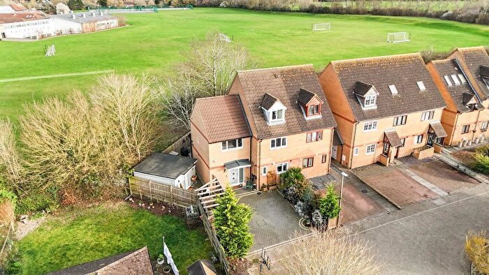 4 Bedroom Semi Detached House For Sale In Barrett Place, Shenley Church End, Milton Keynes, MK5