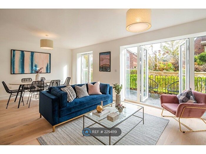 2 Bedroom Flat To Rent In London, London, N20