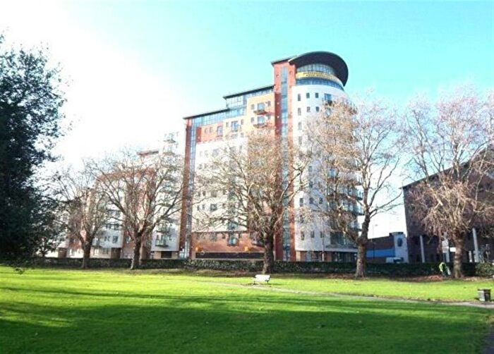 1 Bedroom Flat For Sale In Lower Canal Walk, Southampton, SO14