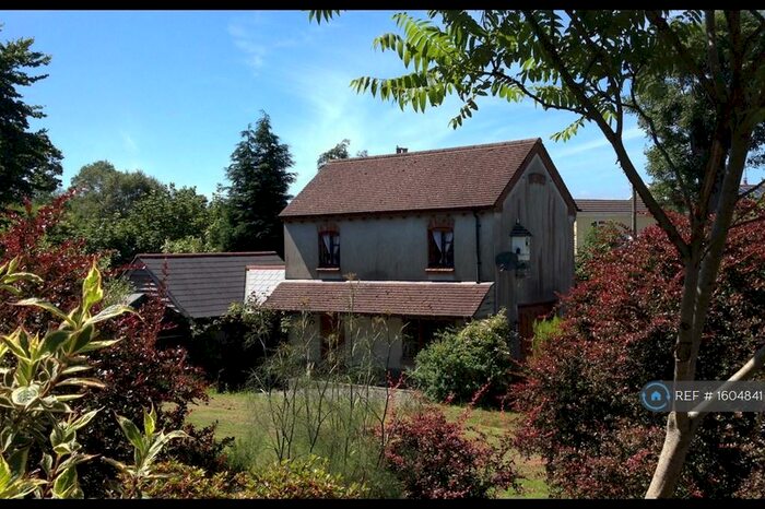 Studio To Rent In Bryncoch, Bridgend, CF32