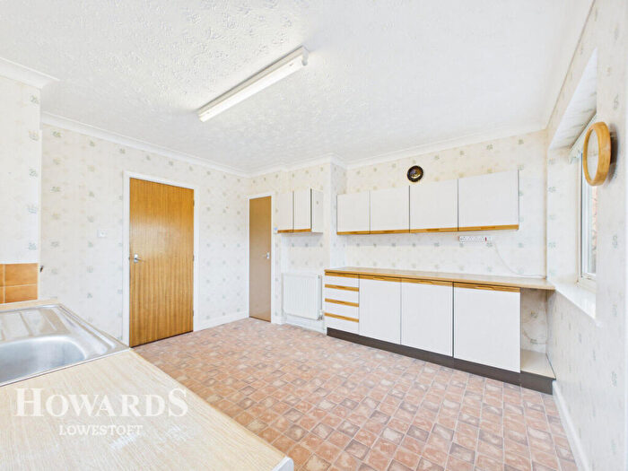 2 Bedroom Detached Bungalow For Sale In Clovelly Rise, Lowestoft, NR32