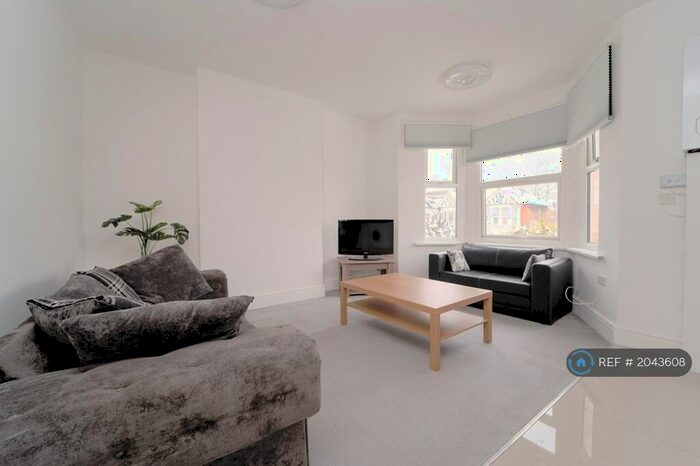 1 Bedroom Flat To Rent In Redcliffe Gardens, London, IG1