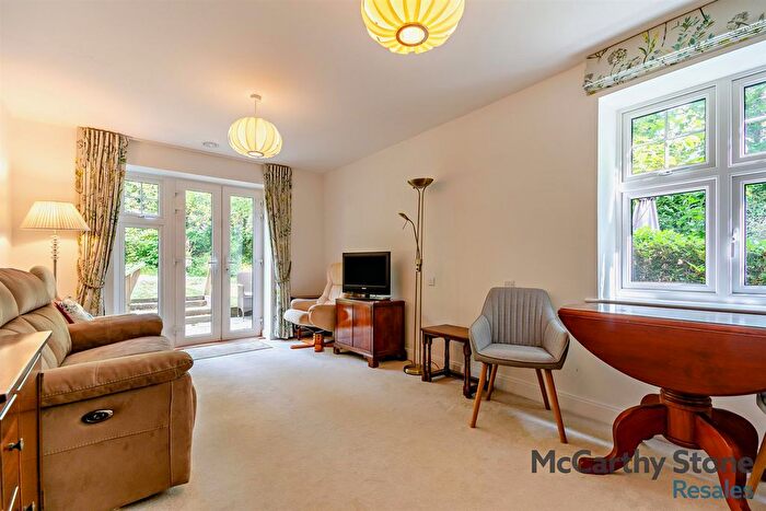 2 Bedroom Flat For Sale In Rutherford House, Marple Lane, Gerrards Cross, SL9