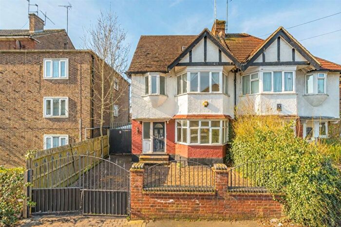 4 Bedroom Property For Sale In Sydney Road, London, N10