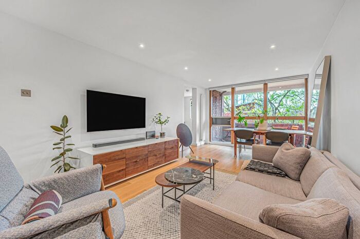 2 Bedroom Flat For Sale In Manneby Prior, Cumming Street, N1