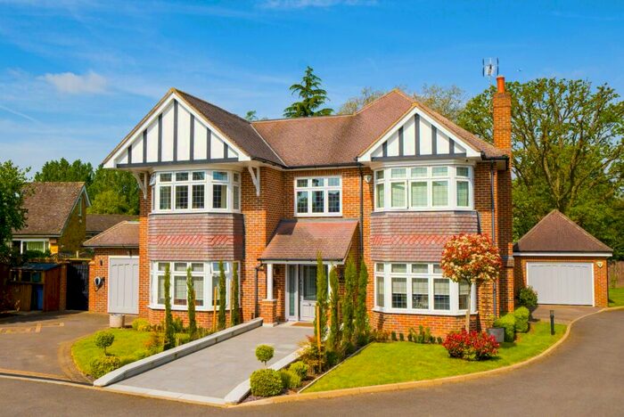 5 Bedroom Detached House To Rent In Langham Close Bromley, BR2
