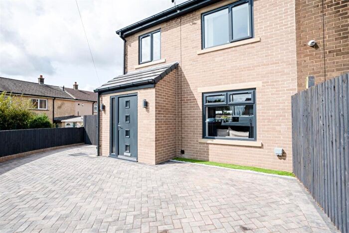 3 Bedroom End Of Terrace House For Sale In Hillcrest Drive, Queensbury, Bradford, BD13