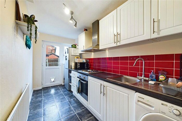 1 Bedroom Maisonette To Rent In Warley Rise, Tilehurst, Reading, Berkshire, RG31