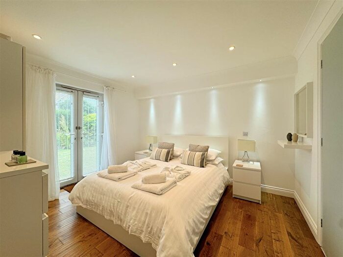 2 Bedroom Flat For Sale In Pentire Avenue, Newquay, TR7