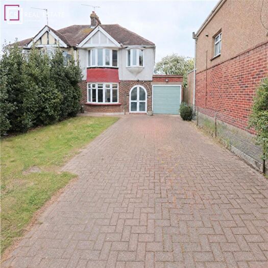 3 Bedroom Semi Detached House To Rent In Pattens Lane, Chatham, ME4