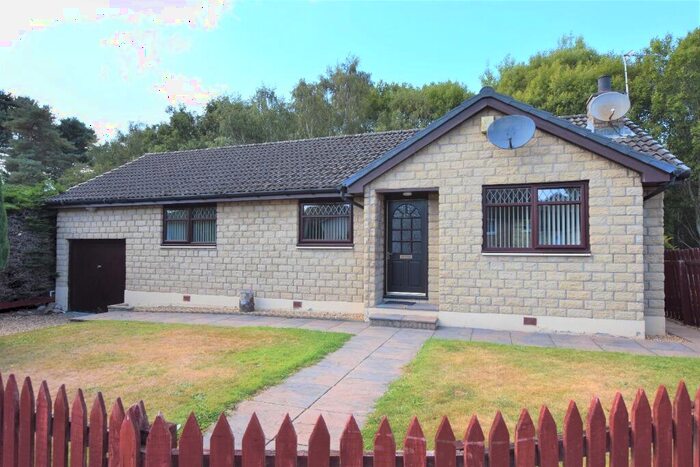 3 Bedroom Bungalow To Rent In Murray Place, Smithton, Inverness, IV2