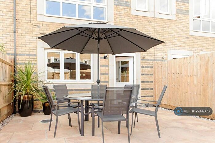 4 Bedroom Terraced House To Rent In Longworth Avenue, Chesterton, Cambridge, CB4