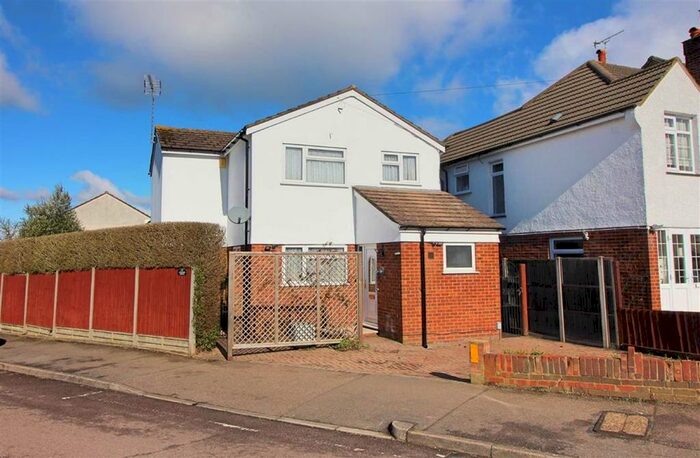 3 Bedroom Detached House To Rent In Oakwood Avenue, Borehamwood, Herts, WD6