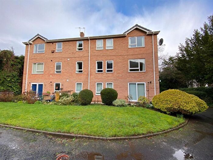 2 Bedroom Flat For Sale In Priory Road, Malvern, WR14