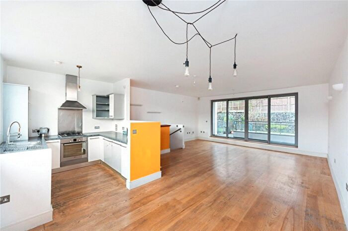 3 Bedroom Flat To Rent In Compton Terrace, Hermitage Road, London, N4