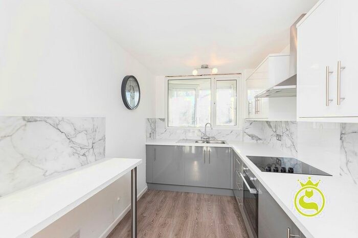 2 Bedroom Flat To Rent In Poole Road, Branksome BH12